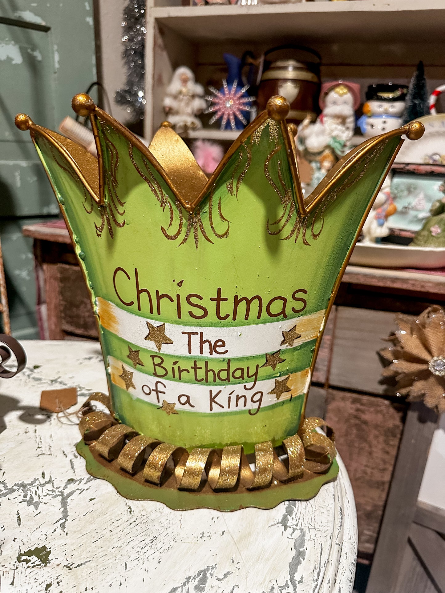 Round Top Collection Metal Crown