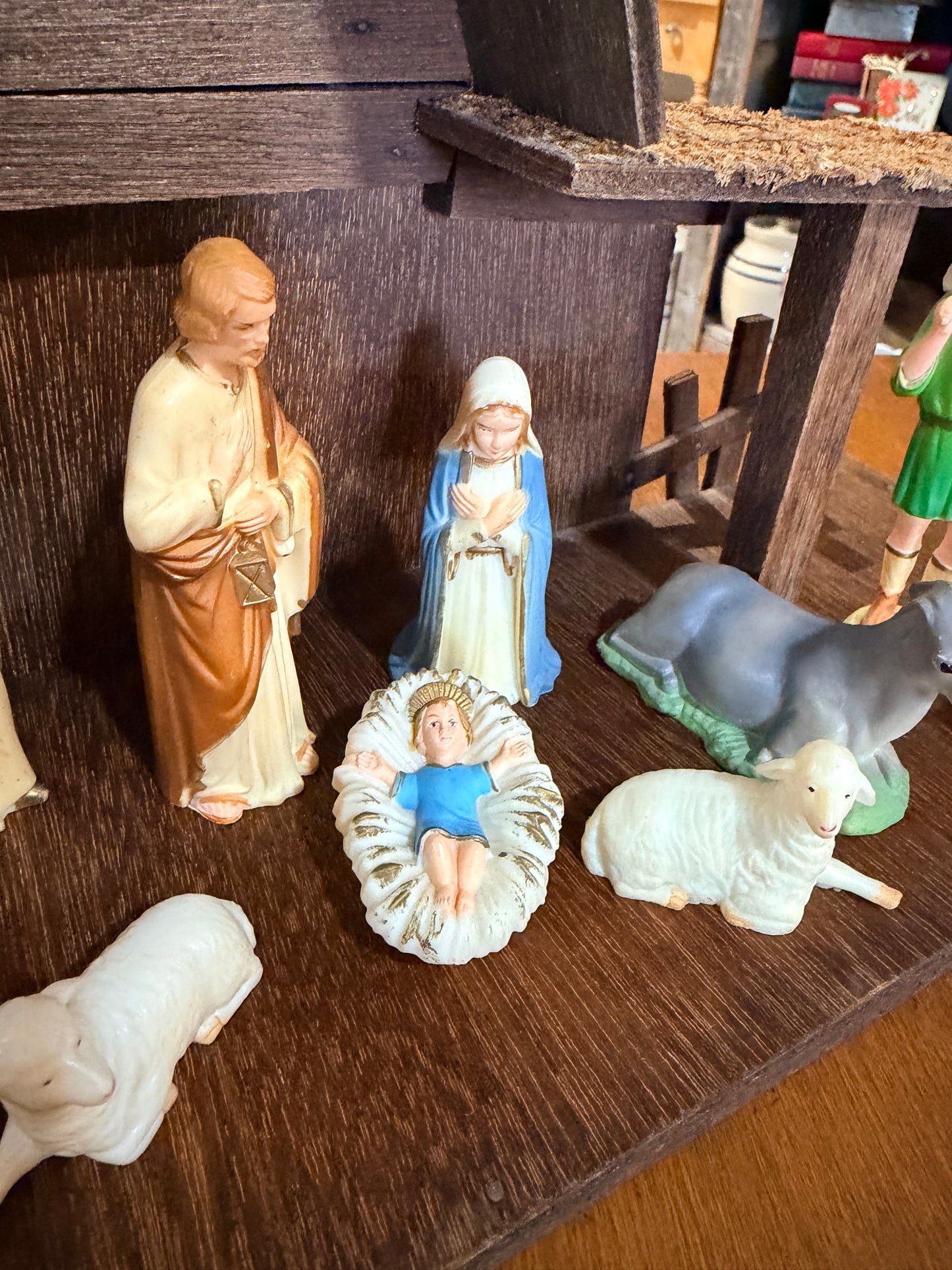 RARE 1960’s MCM Nativity w/original Manger in excellent condition