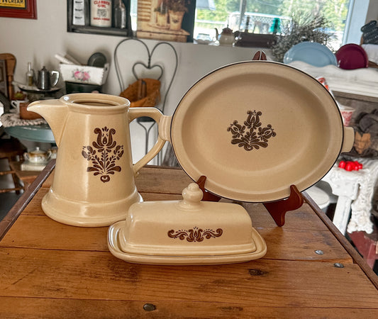 Vintage Pfaltzgraff Village Pattern Casserole Dish With Handles 10" x 8" Oval