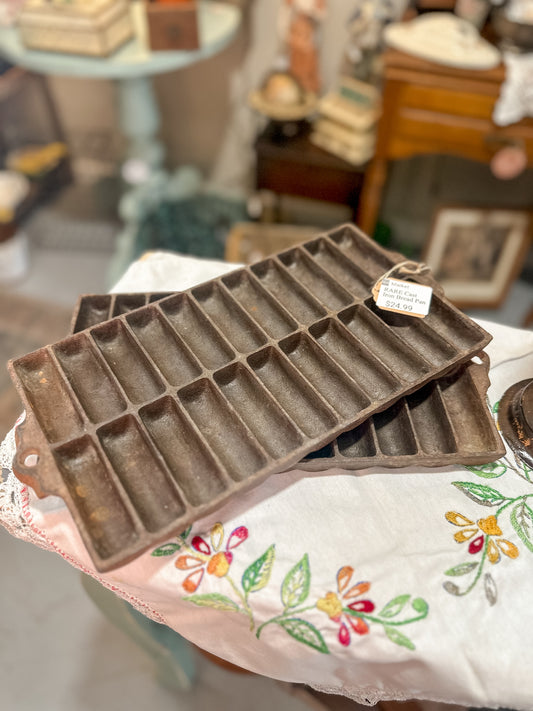 RARE Antique Cast Iron Bread Pan