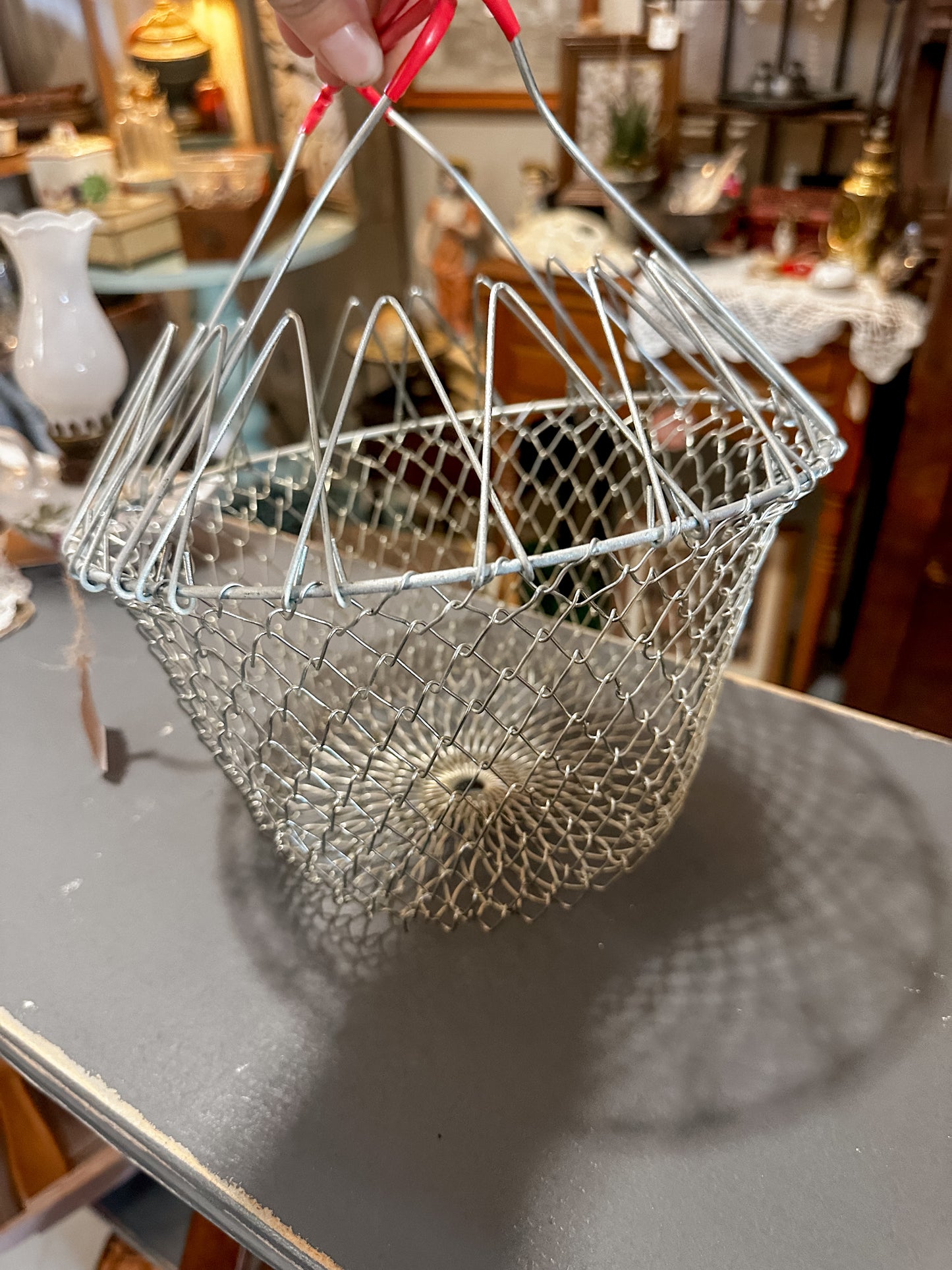 Vintage Metal Wire Collapsible Egg Basket in perfect condition